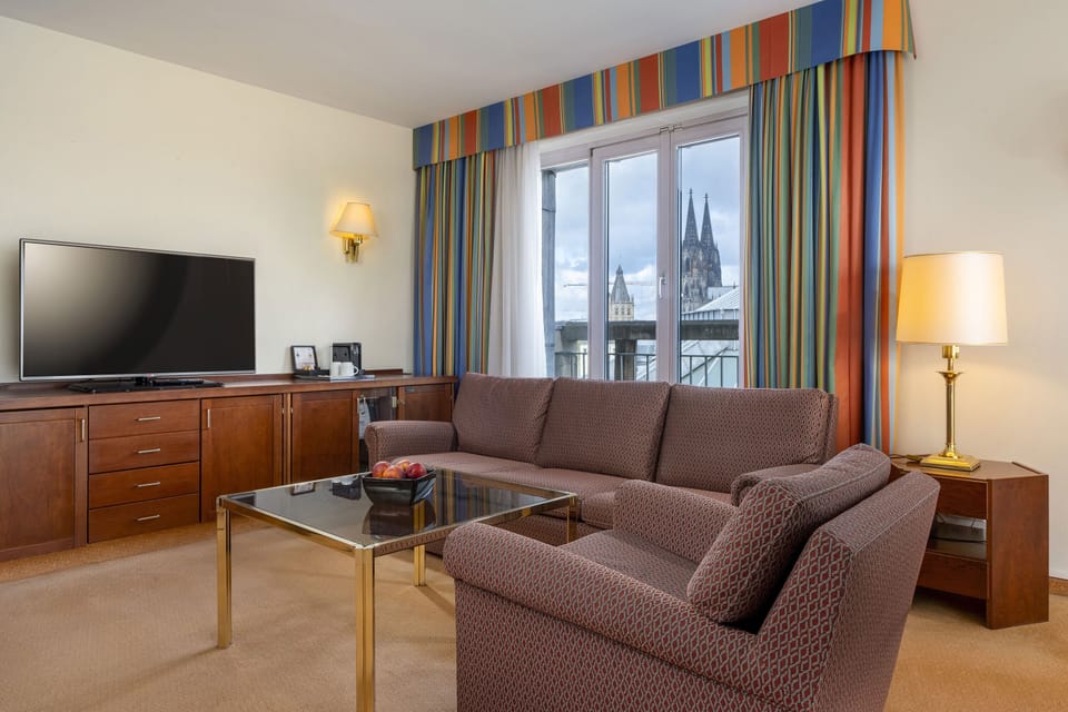 Senior Suite | Living area | Flat-screen TV, pay movies