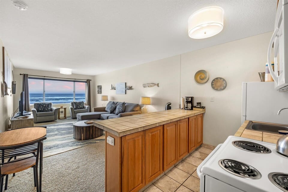 The kitchen is just steps away