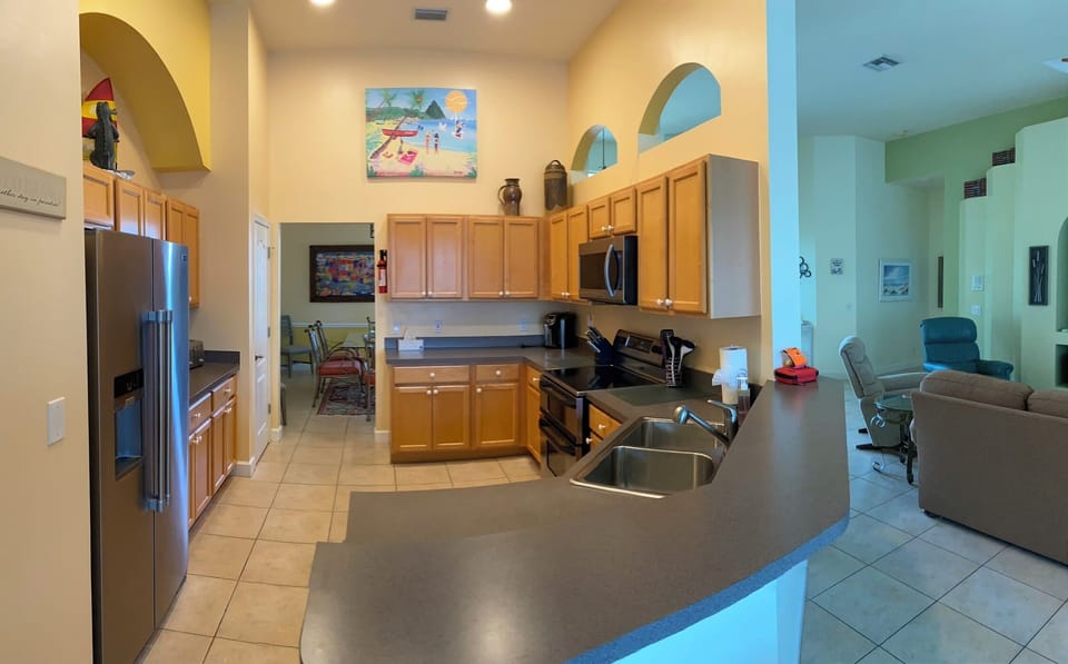 Well-equipped Kitchen with modern appliances, Keurig, Toaster, Blender, etc.  