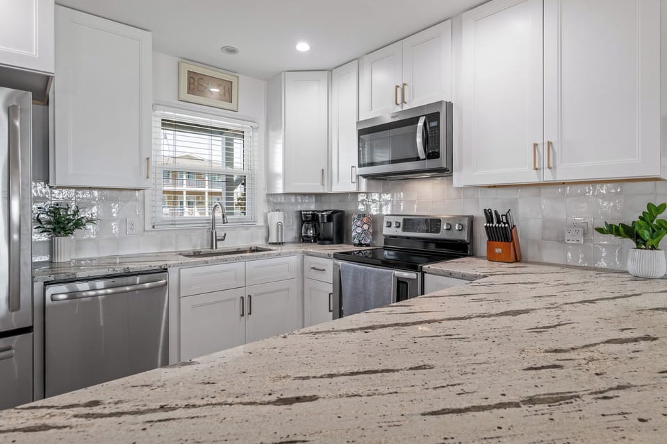 Brand new Cabinets & Countertops