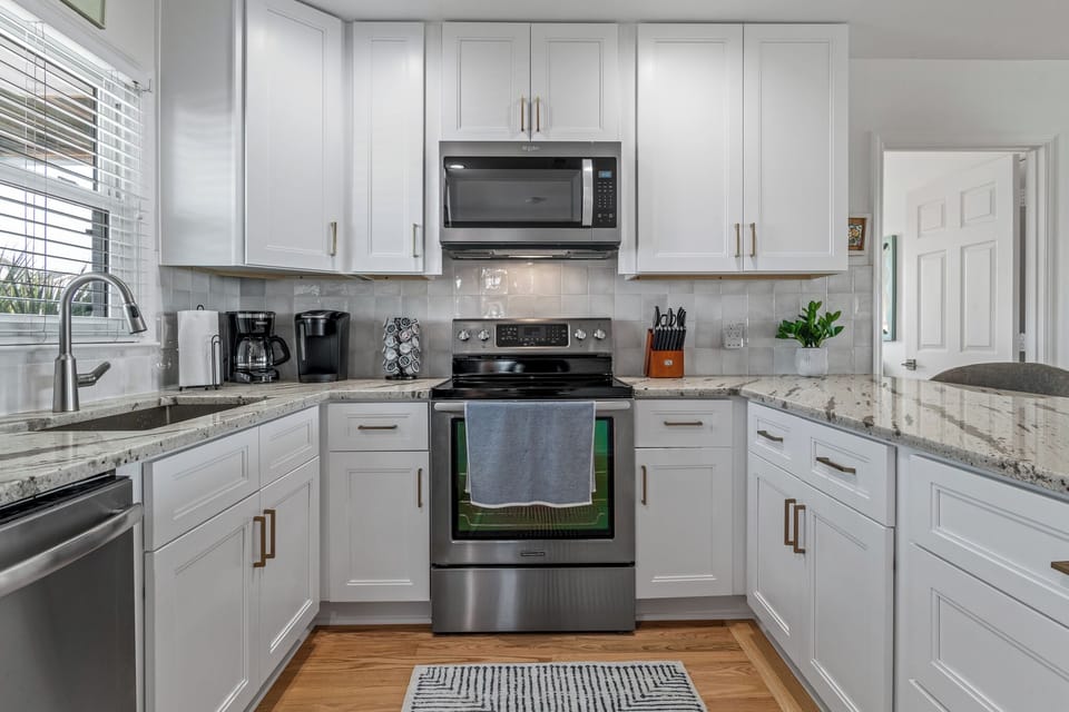 Brand New Kitchen Cabinets & Countertops