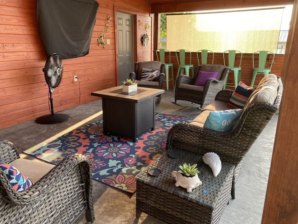 POOL HOUSE WITH FIRE TABLE