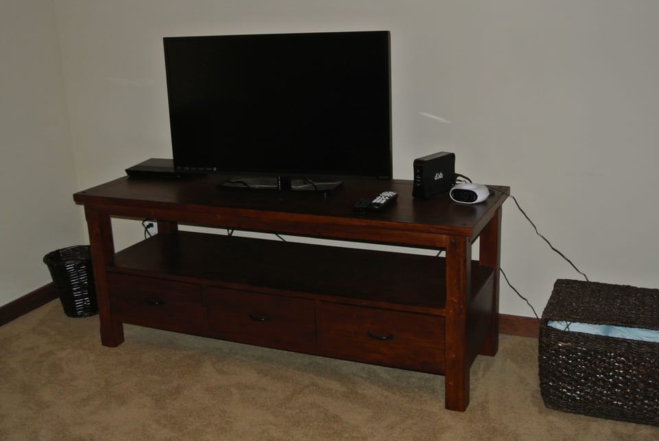 Den TV and DVD player