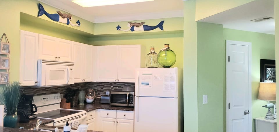 Full Kitchen with both Keurig & "Mr. Coffee" Coffee Makers 