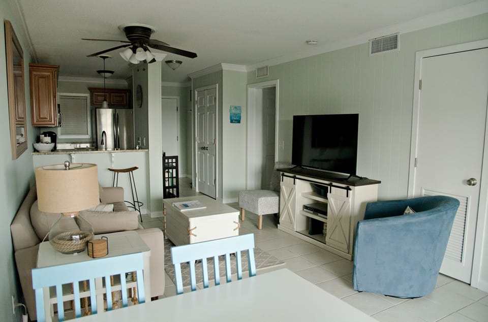 Kitchen, Living Room and Dinette area