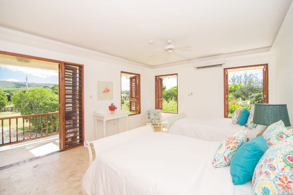 1 room with 2 queen size beds facing the green hills.