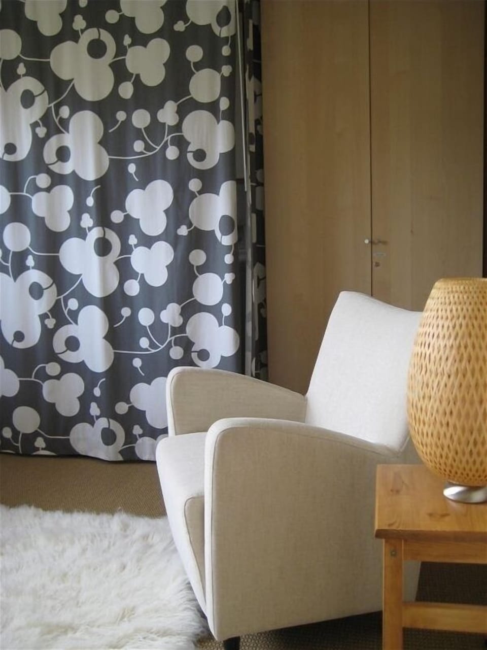 Sunny play den with day bed & pull out trundle. (House is limited to 6 guests)