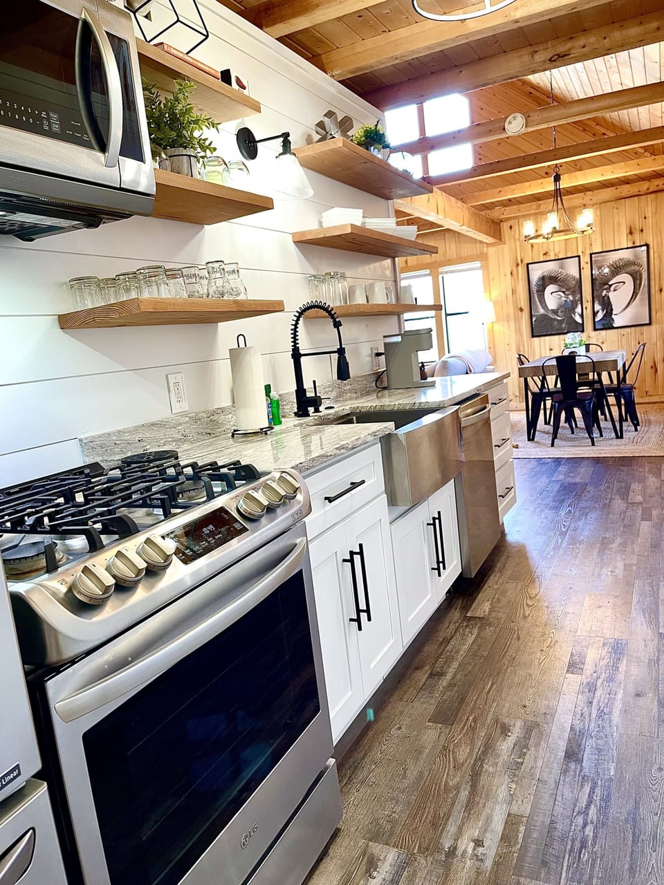 Microwave, gas stove and dishwasher for your convenience to simplify dinner prep