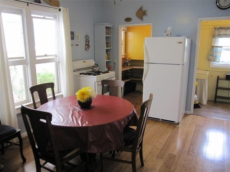Kitchen and Dining area.  Adjacent to back bedroom and livingroom.