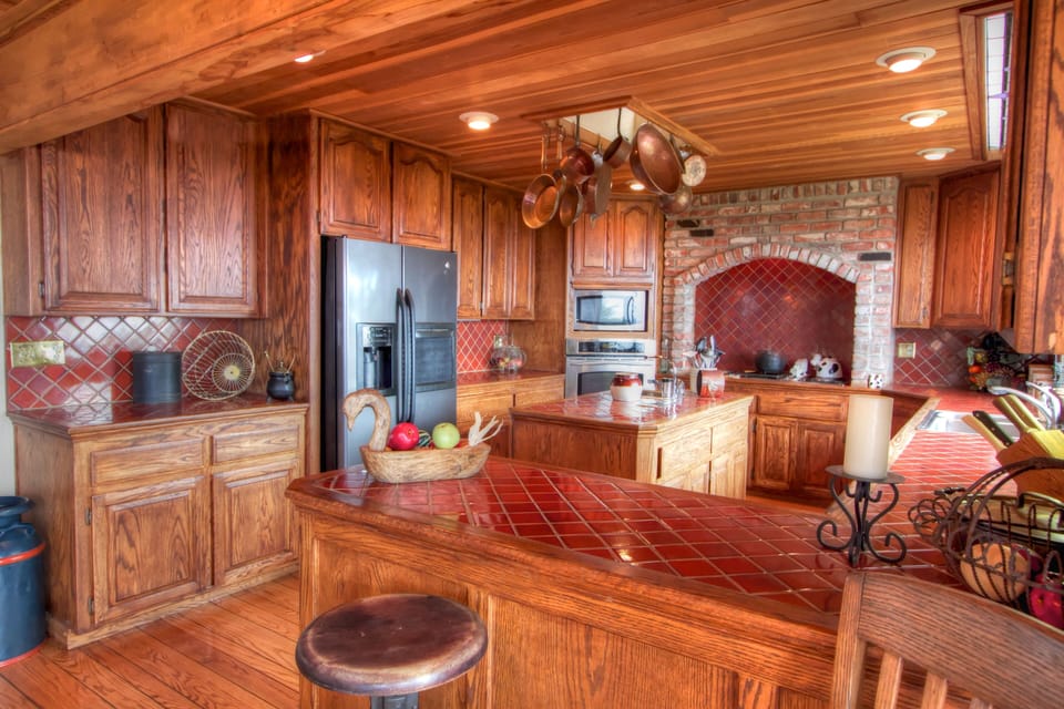 The gourmet kitchen...