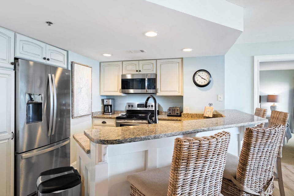 Additional seating for 4 at kitchen island