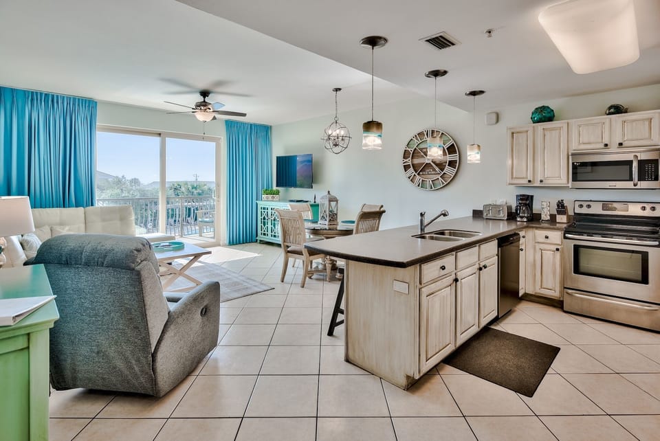 Open kitchen + living room
