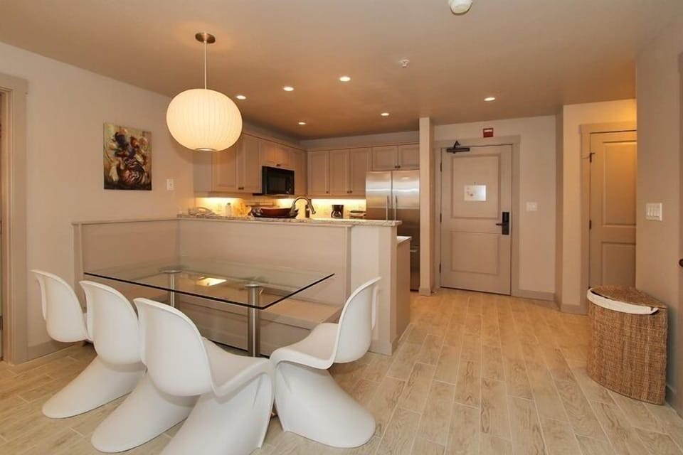 Dining Room looking into Kitchen
