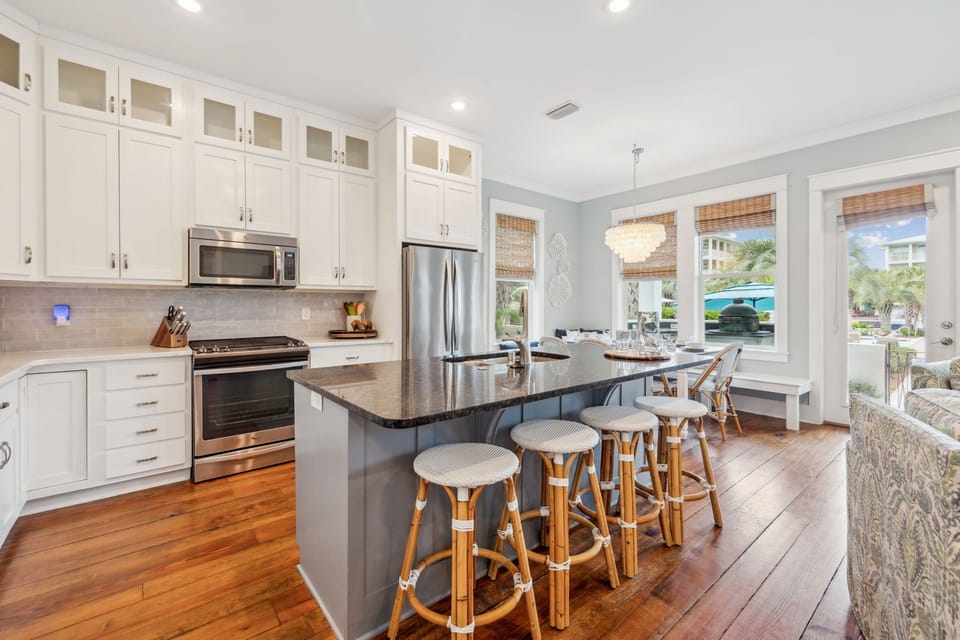 Fully Equipped & Spacious Chef's Kitchen