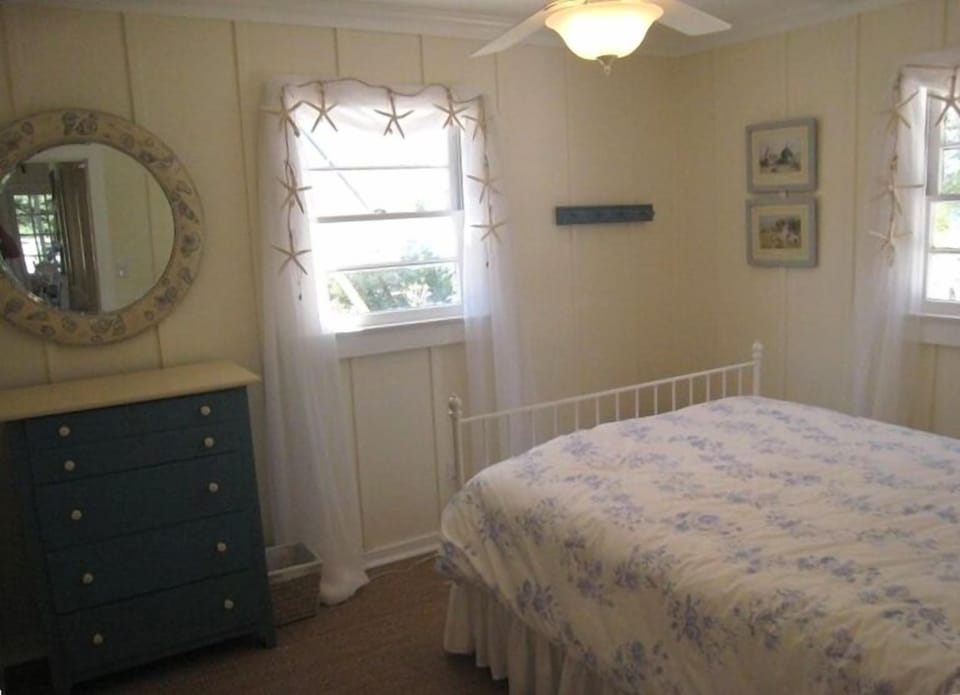 1st Queen Bedroom