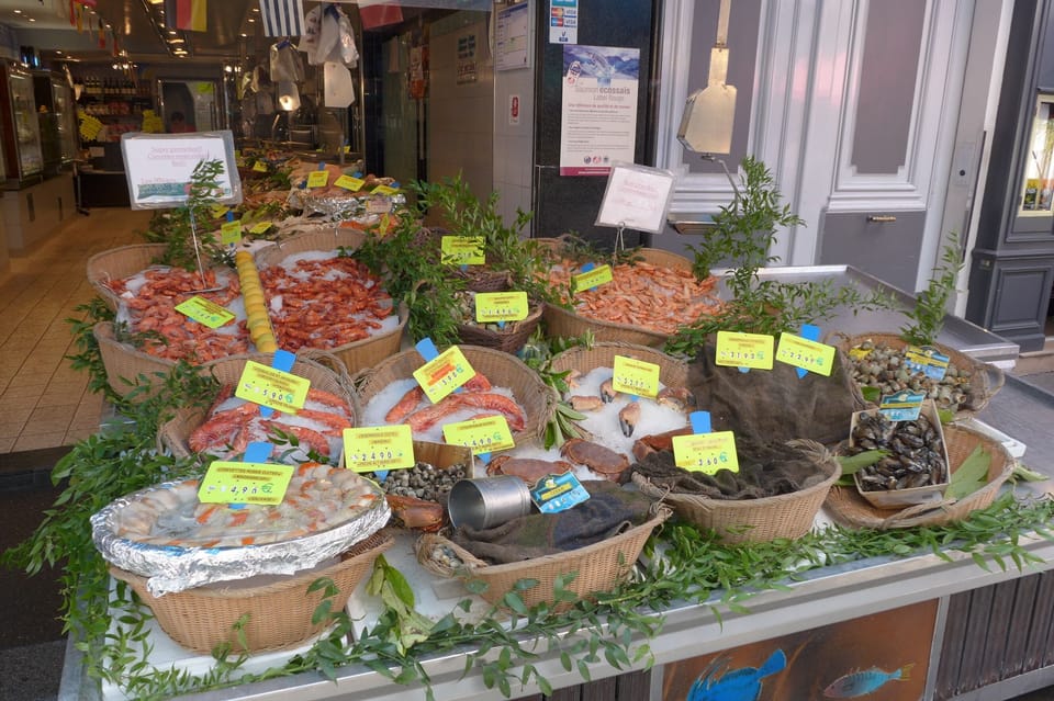Fresh fish market is close by