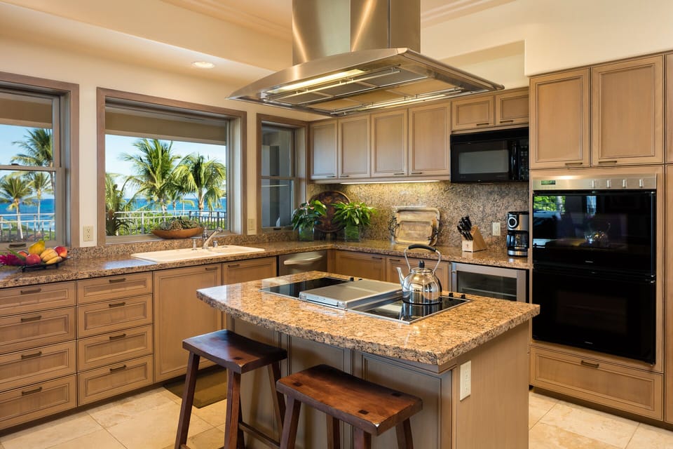 FULLY EQUIPPED GRANITE KITCHEN WITH OCEAN VIEWS AND EASY ACCESS TO THE LANAI