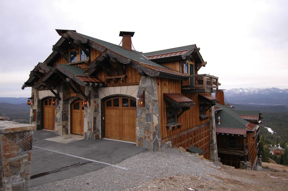 Garage Building and driveway park 12 cars! Panoramic views from most rooms!