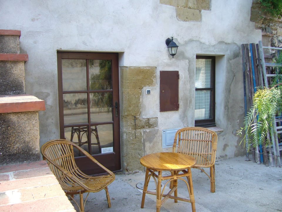 Petita Entry  and Sitting Area