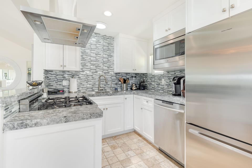 kitchen w/2 stainless steel refrigerators