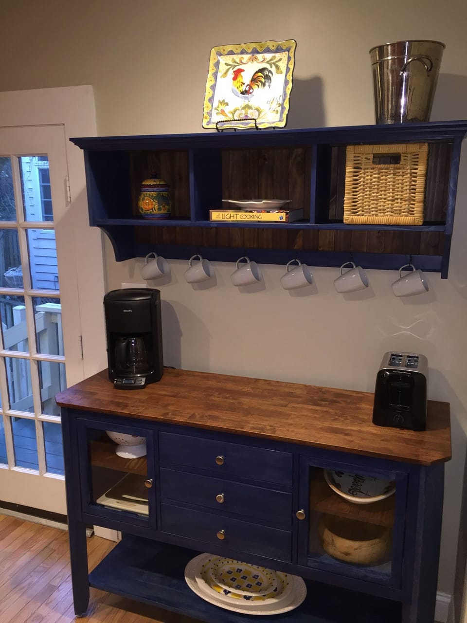 The coffee and toast station.....