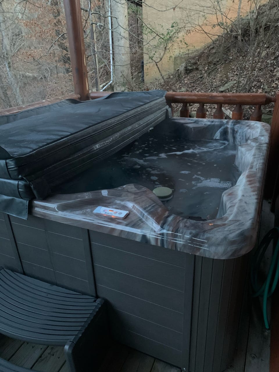 Hot tub on lower balcony 