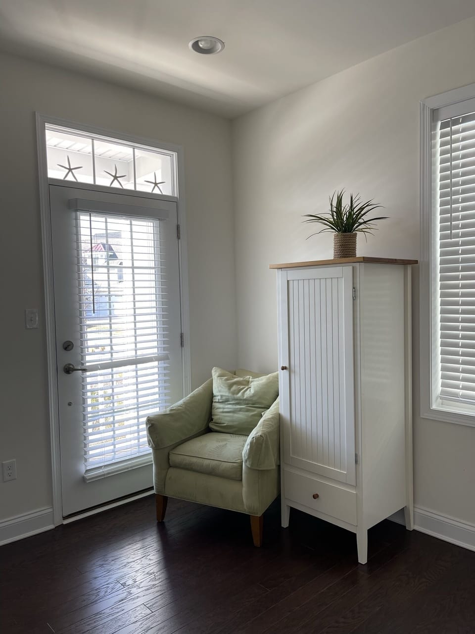 Bedroom/flex room with daybed and trundle, door to front deck
