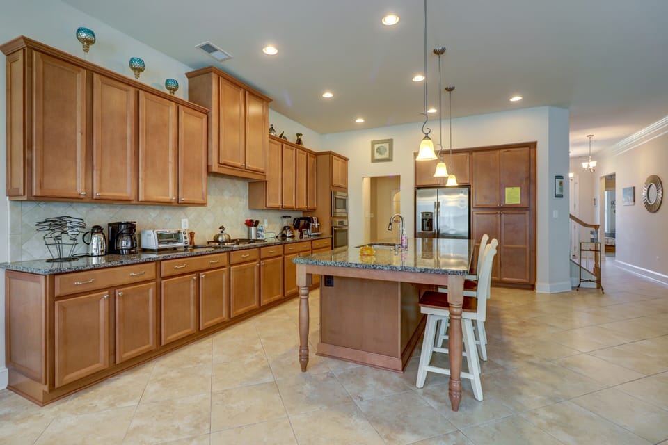 Kitchen- stocked to please any home chef.