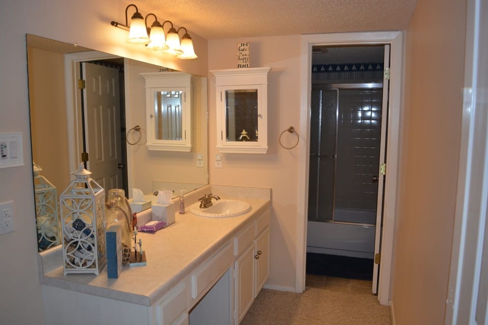 Bathroom - Upstairs 
