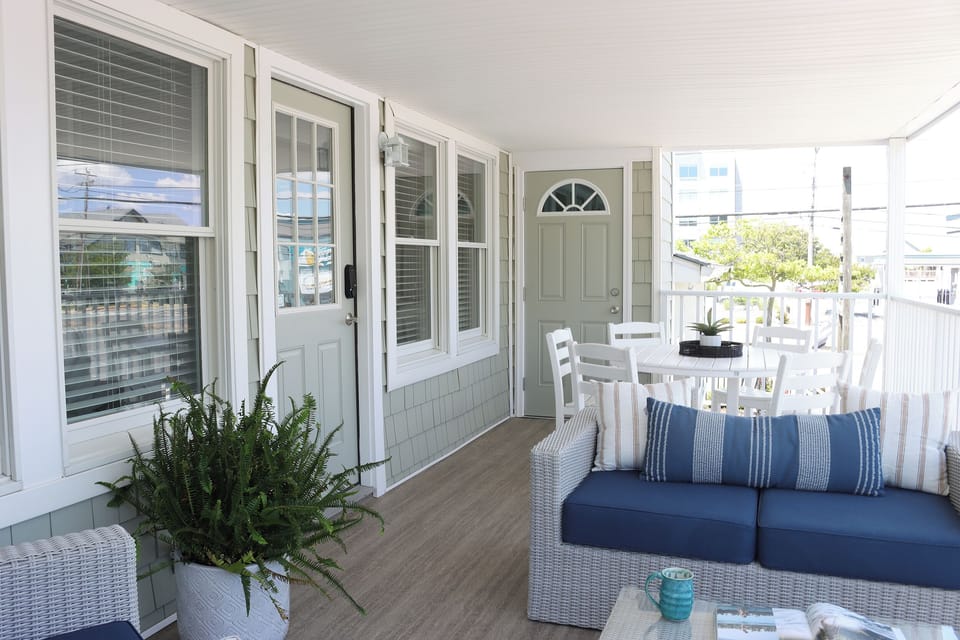 FRONT PORCH
Closet for beach storage
Sitting area
Front door