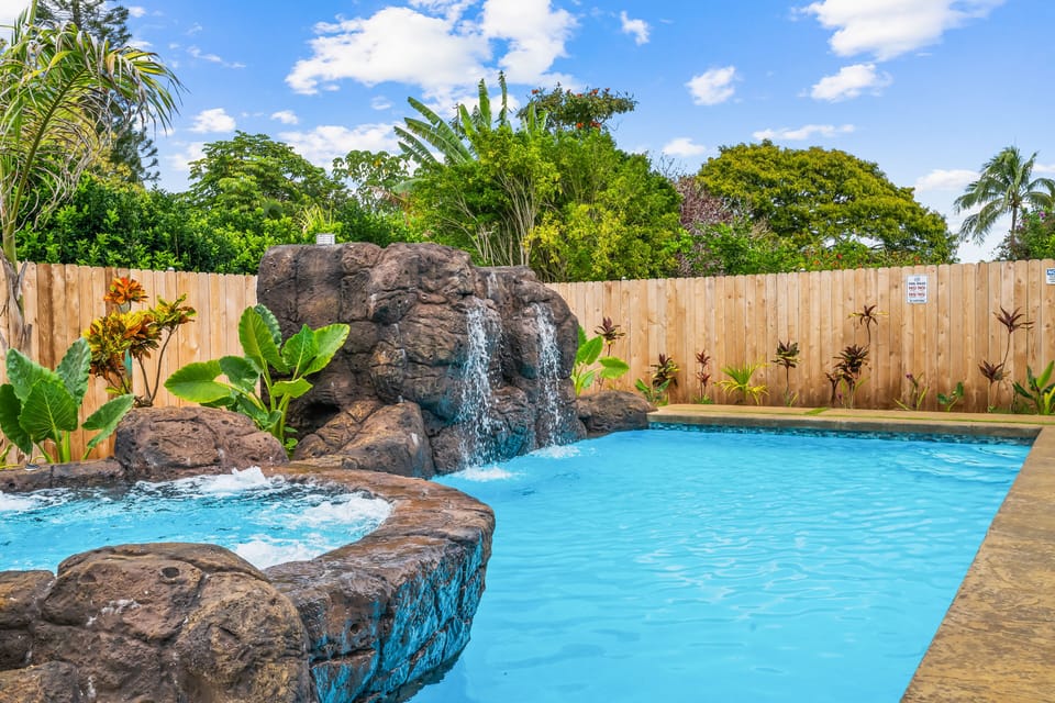Relax in the tropical pool