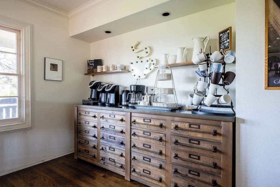Cozy kitchenette with coffee & tea station—perfect for early risers, wine country adventurers, or golfers heading out. Enjoy a warm start before exploring San Martin’s wineries & courses.