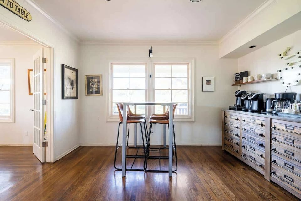 Start your mornings here with fresh coffee, a light bite, and bright natural light—perfect for golfers fueling up, wine lovers planning tastings, or families gathering before a day of adventure