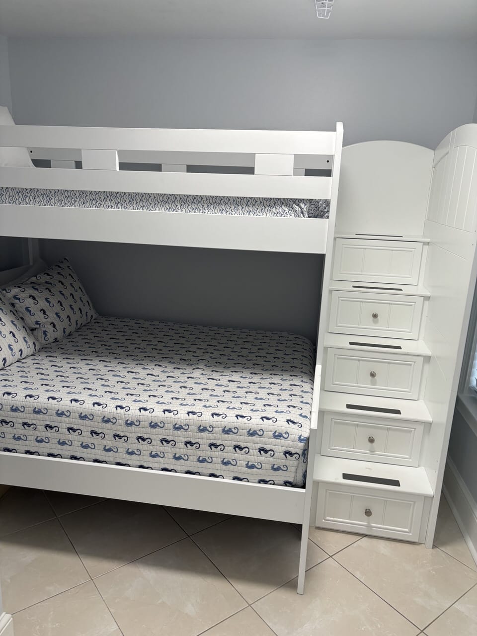 Bunk beds (twin on top, double bed on bottom)