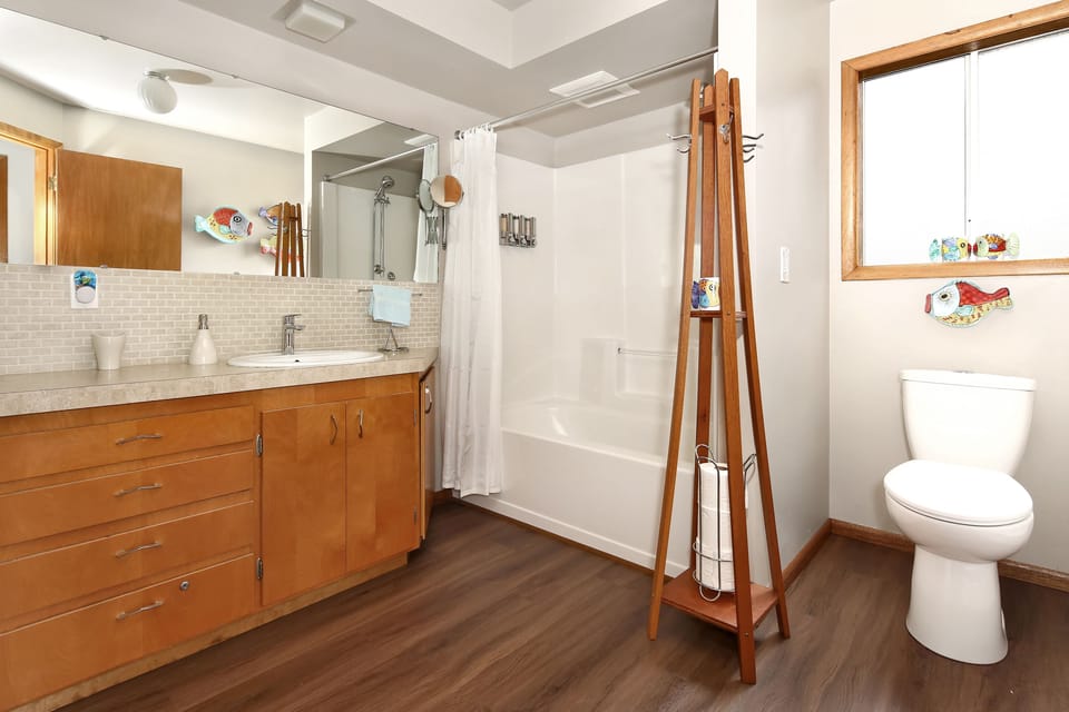 Large full bathroom provides space to accommodate large groups
