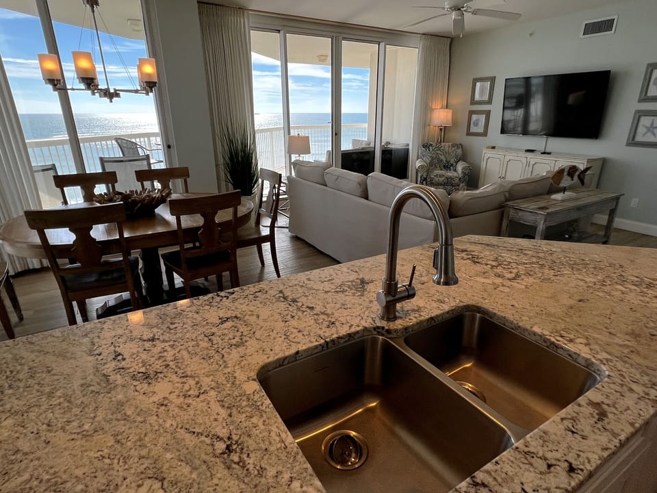 Perfect 9th floor location with endless water views!