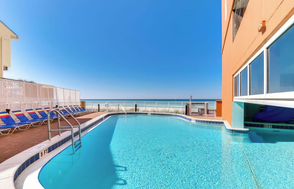 Swimming Pool - Outdoor