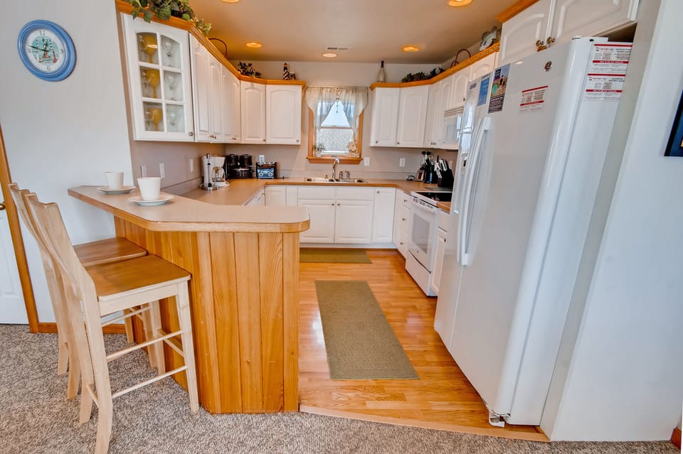 Surf-or-Sound-Realty-Sandy-Britches-242-Kitchen