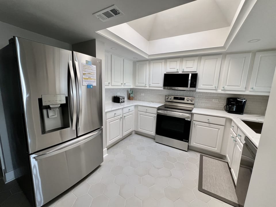 Tiled Kitchen w/All New Stainless Appliances