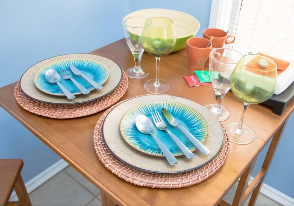 Full set of colorful kitchenware for any meal, moment or celebration. 