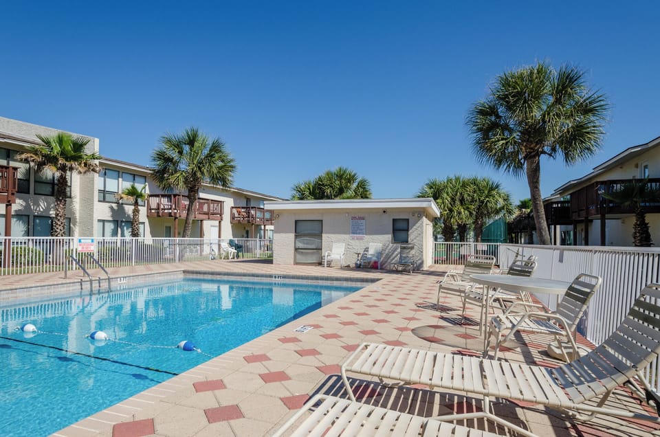 Beachview Pool seating