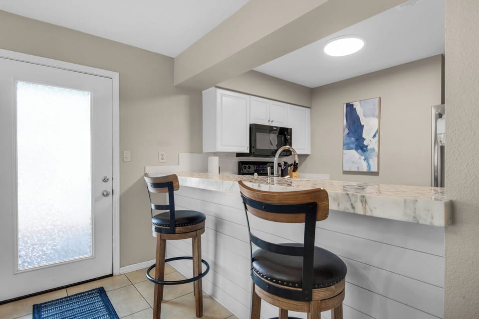 Kitchen seating area