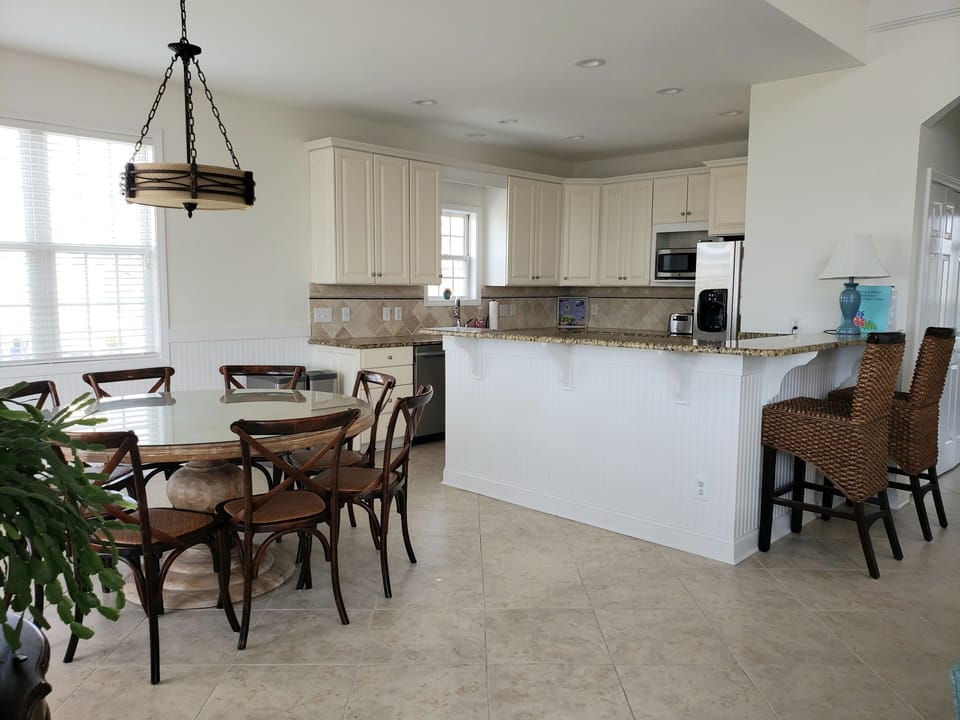 Kitchen with SS Appliances, Fully Equipped with Top Quality Cookware