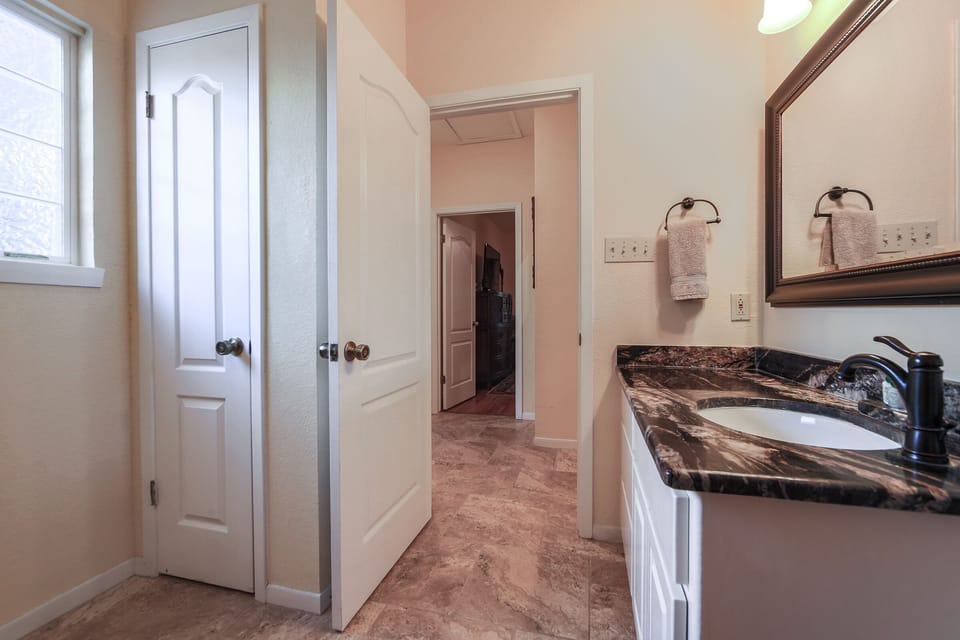 Suite 3- Bathroom 