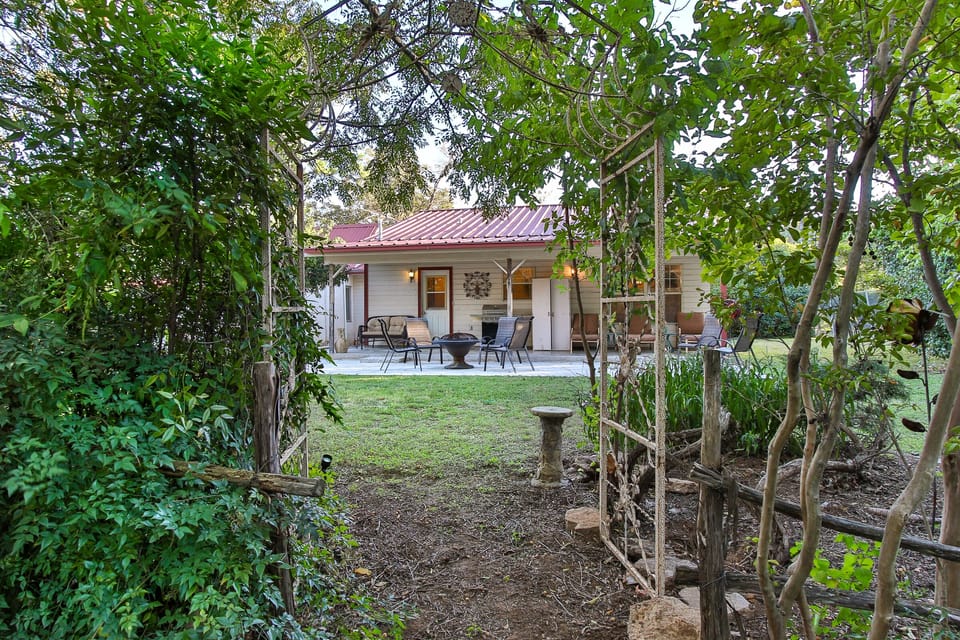 A walk Thru the Grounds at Abby’s Place 