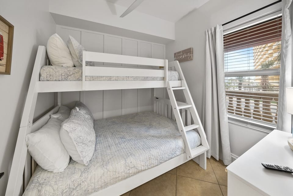 Bunk Room . Full on the bottom, twin on top