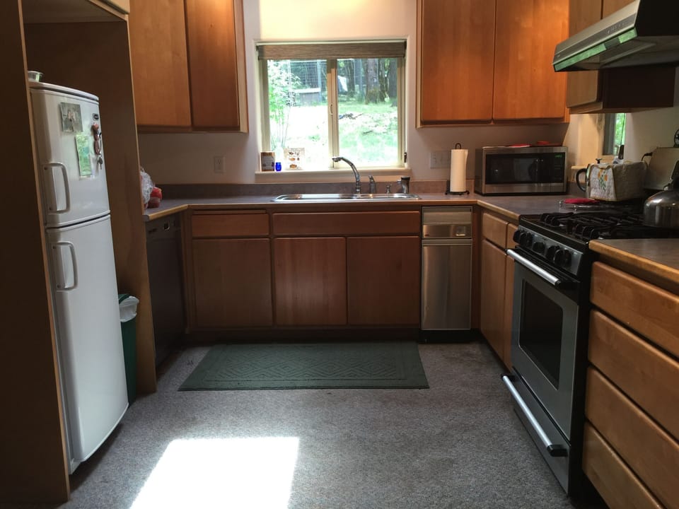 Full Kitchen at Homestead Woodland Cottage