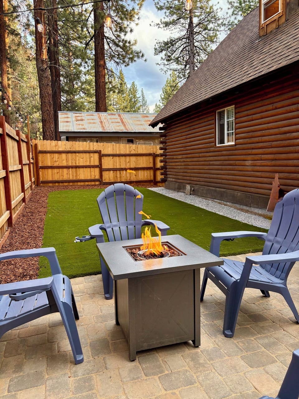Backyard games included: cornhole, lawn bowling & kids’ soccer setup