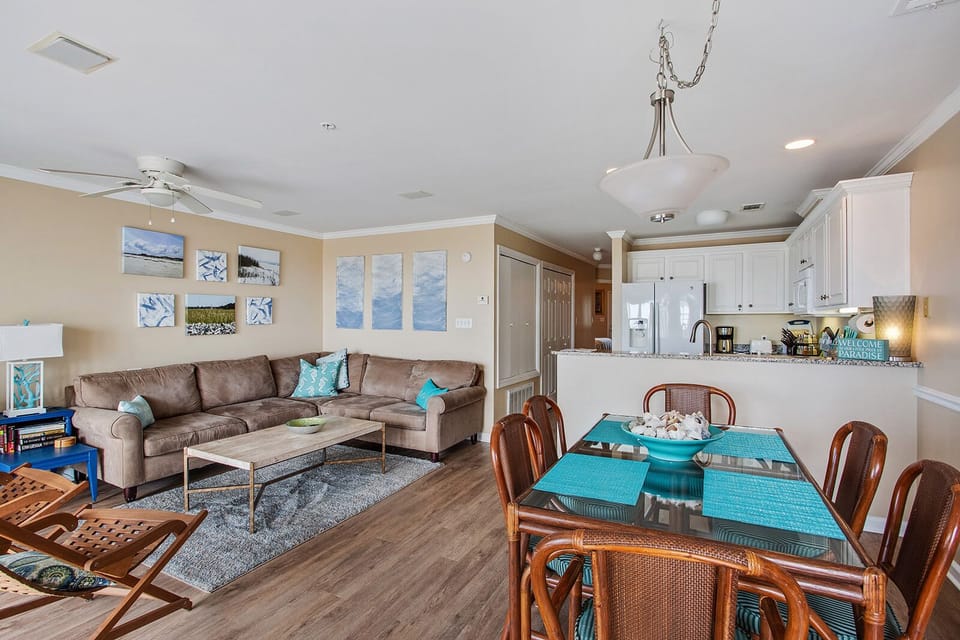 The soothing colors of the condo reflect the sand, sea and sky to relax you. 
