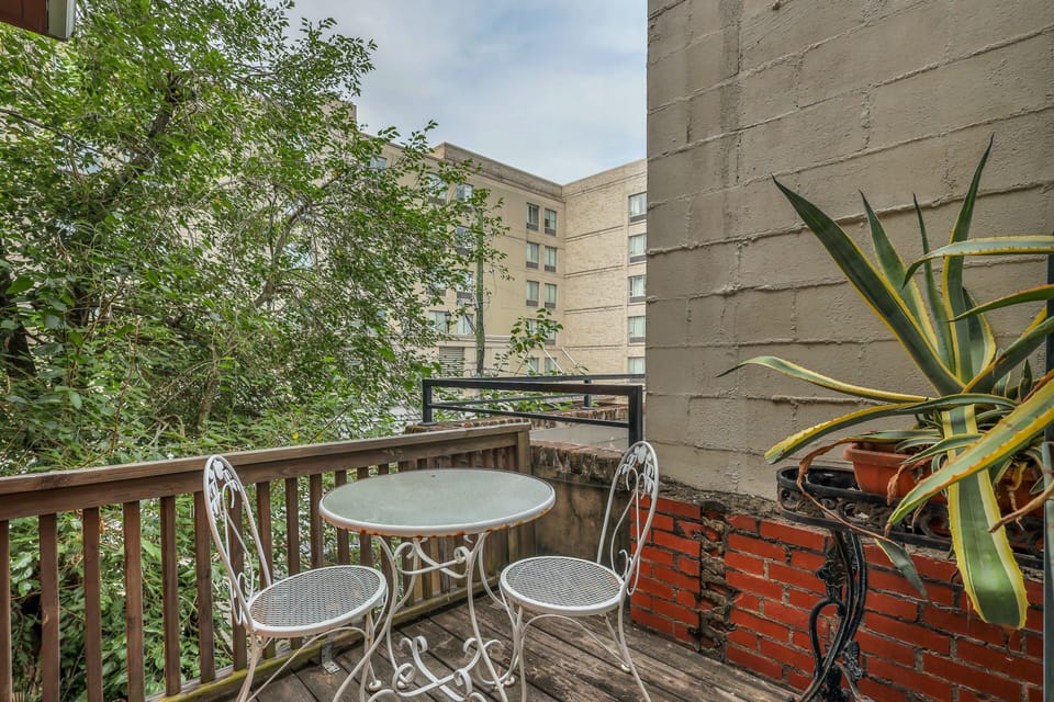 Kitchen level small deck.